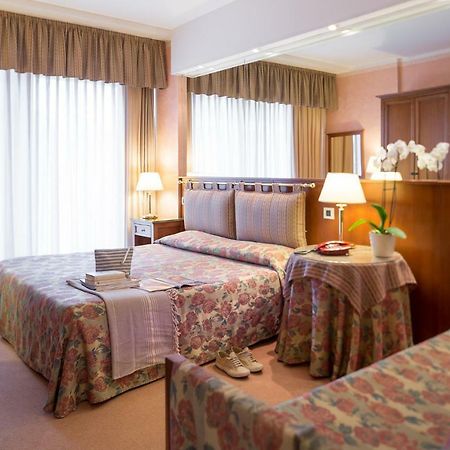 Hotel Astro Lignano Sabbiadoro Buitenkant foto