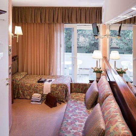 Hotel Astro Lignano Sabbiadoro Buitenkant foto