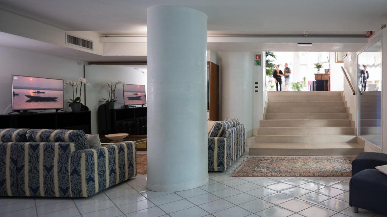 Hotel Astro Lignano Sabbiadoro Buitenkant foto