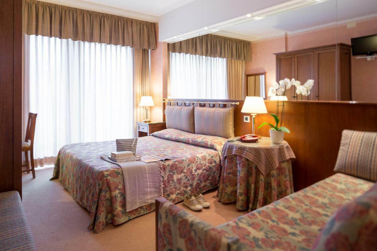 Hotel Astro Lignano Sabbiadoro Buitenkant foto